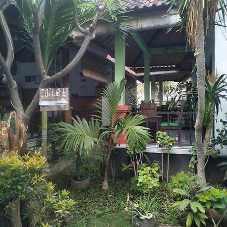 Beten Enjung Home Stay&Waroeng Amed Esterno foto