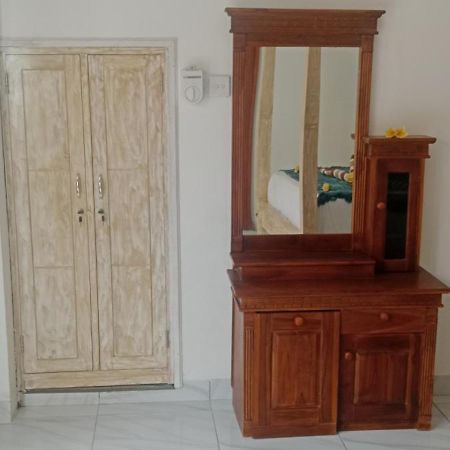 Beten Enjung Home Stay&Waroeng Amed Esterno foto