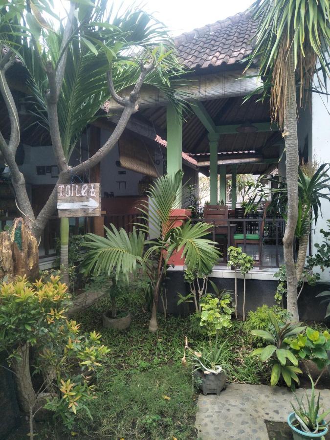 Beten Enjung Home Stay&Waroeng Amed Esterno foto
