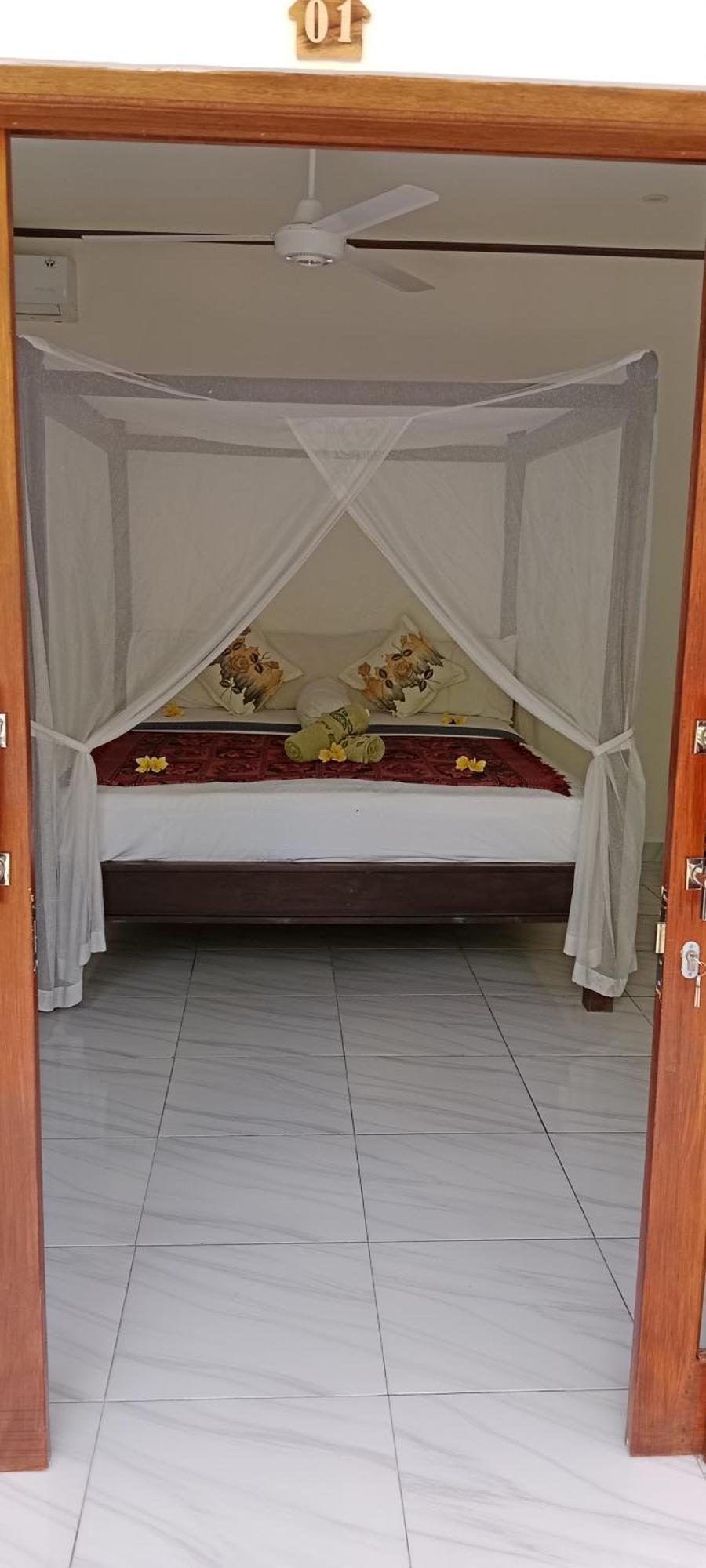 Beten Enjung Home Stay&Waroeng Amed Esterno foto