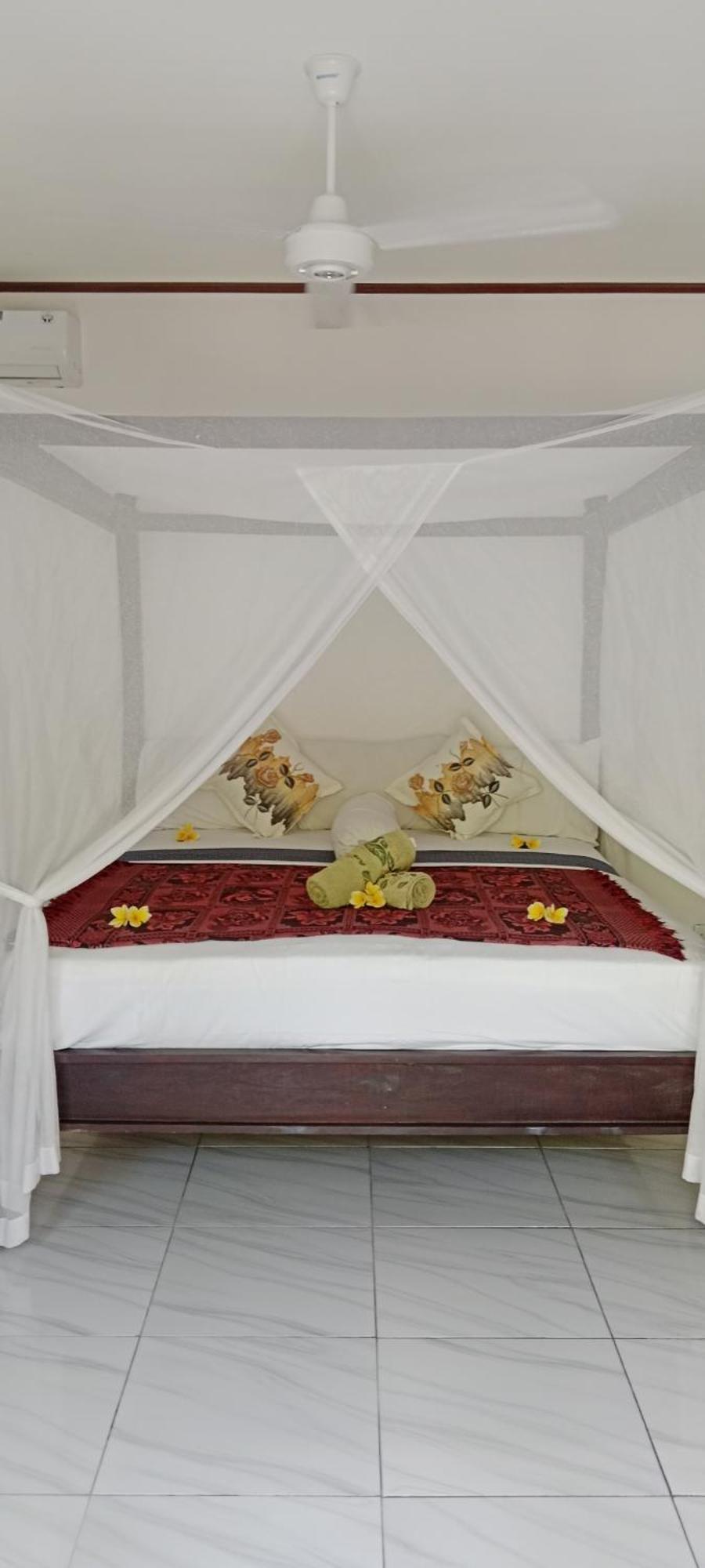 Beten Enjung Home Stay&Waroeng Amed Esterno foto