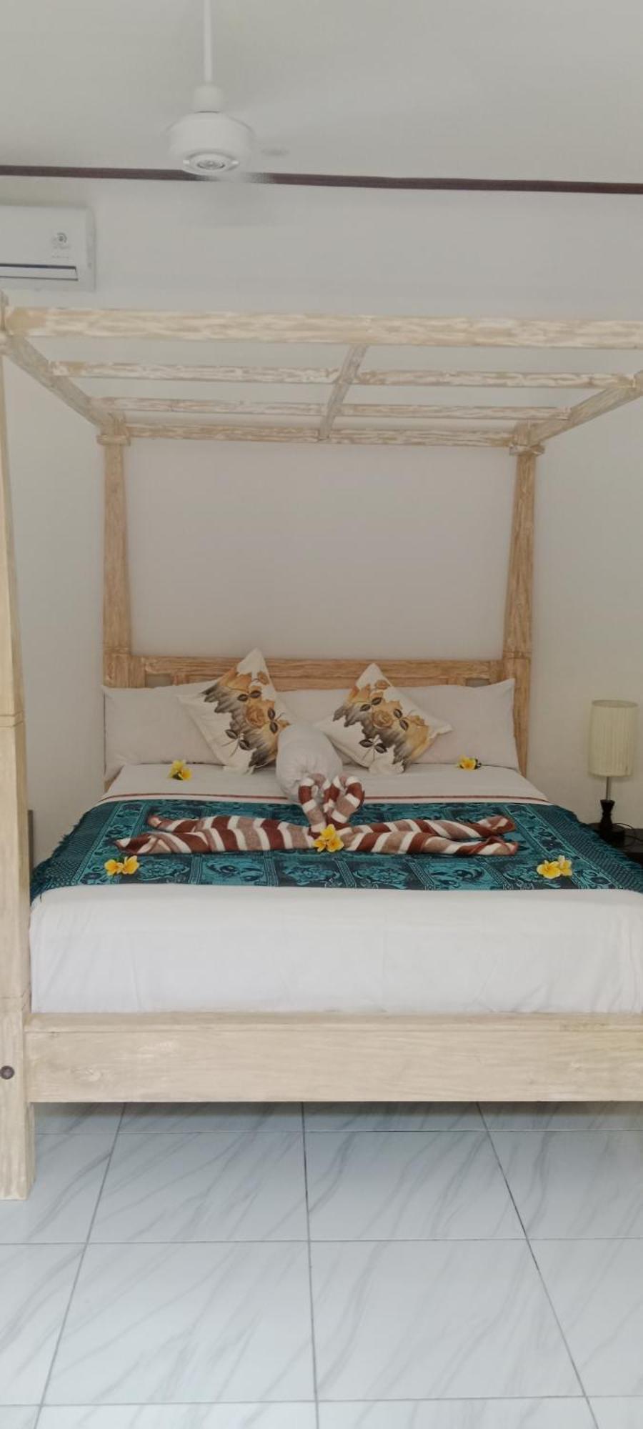 Beten Enjung Home Stay&Waroeng Amed Esterno foto