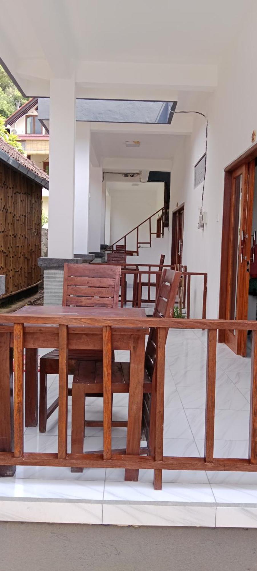 Beten Enjung Home Stay&Waroeng Amed Esterno foto