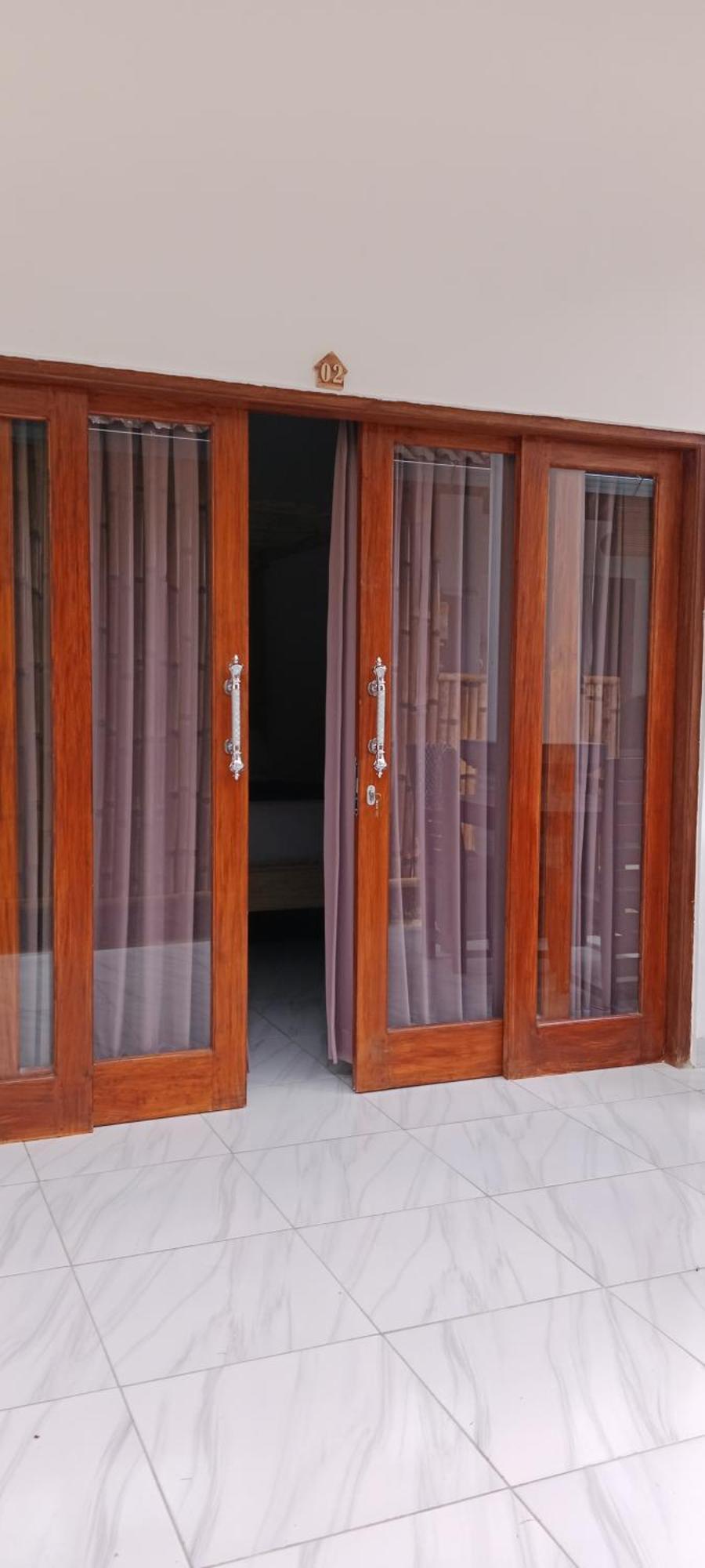 Beten Enjung Home Stay&Waroeng Amed Esterno foto
