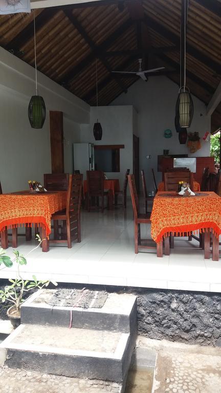 Beten Enjung Home Stay&Waroeng Amed Esterno foto