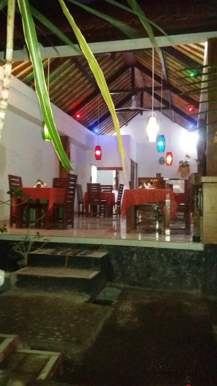 Beten Enjung Home Stay&Waroeng Amed Esterno foto