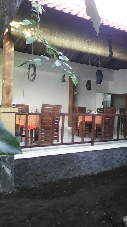 Beten Enjung Home Stay&Waroeng Amed Esterno foto